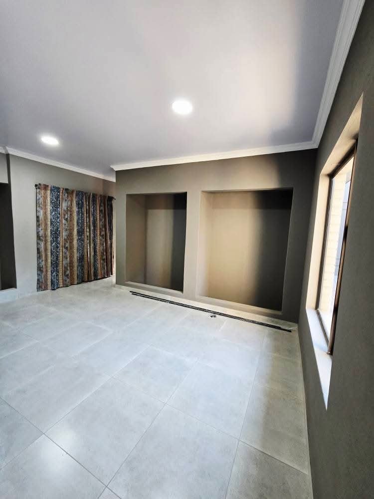 5 Bedroom Property for Sale in Irene Park North West